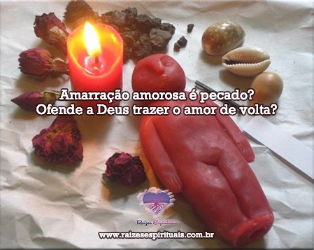 Imagem de boneco de cera e vela acesa ao lado de búzios e flores com o título: Amarração amorosa é pecado? Ofende a Deus trazer o amor de volta?